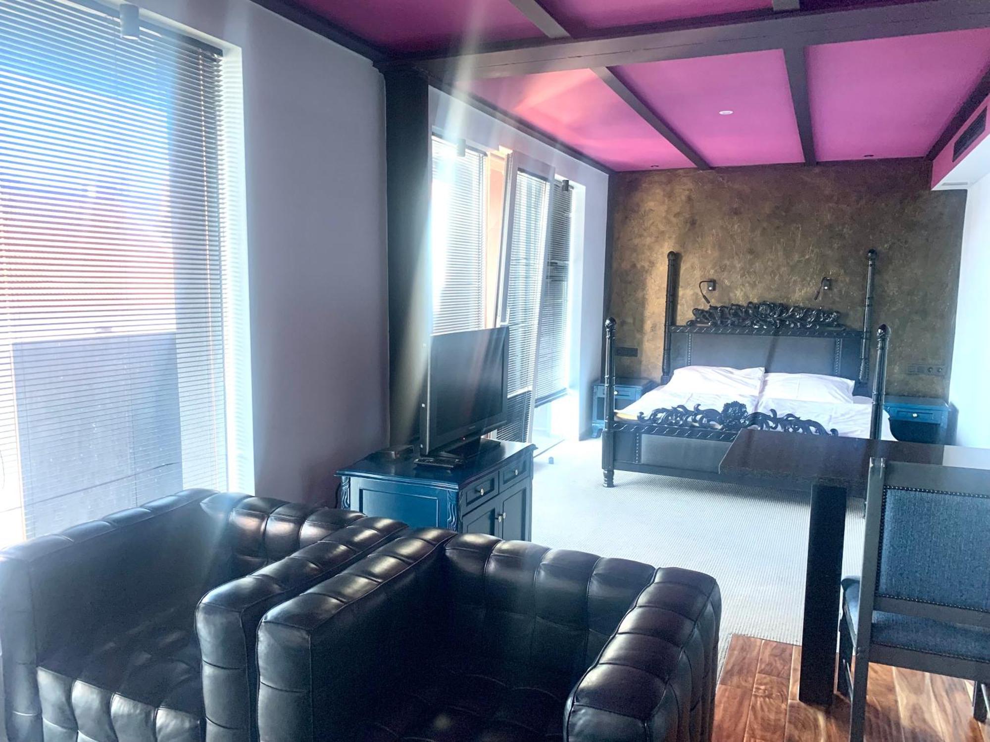 Alexander's Hotel