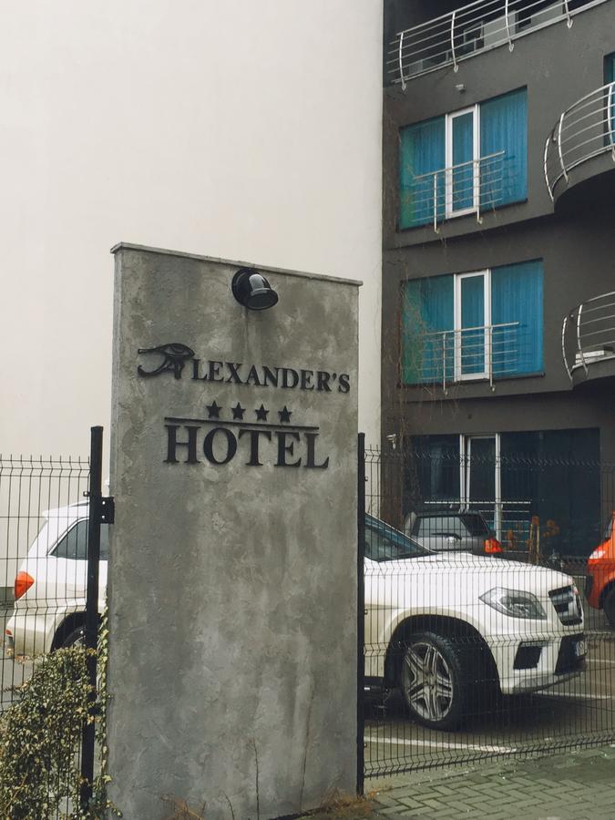 Alexander's 4*